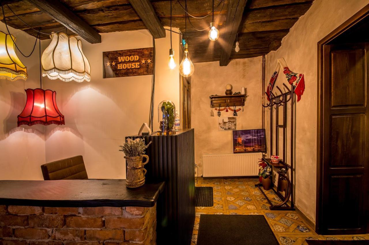 Wood House Republicii Hotel Brasov Luaran gambar