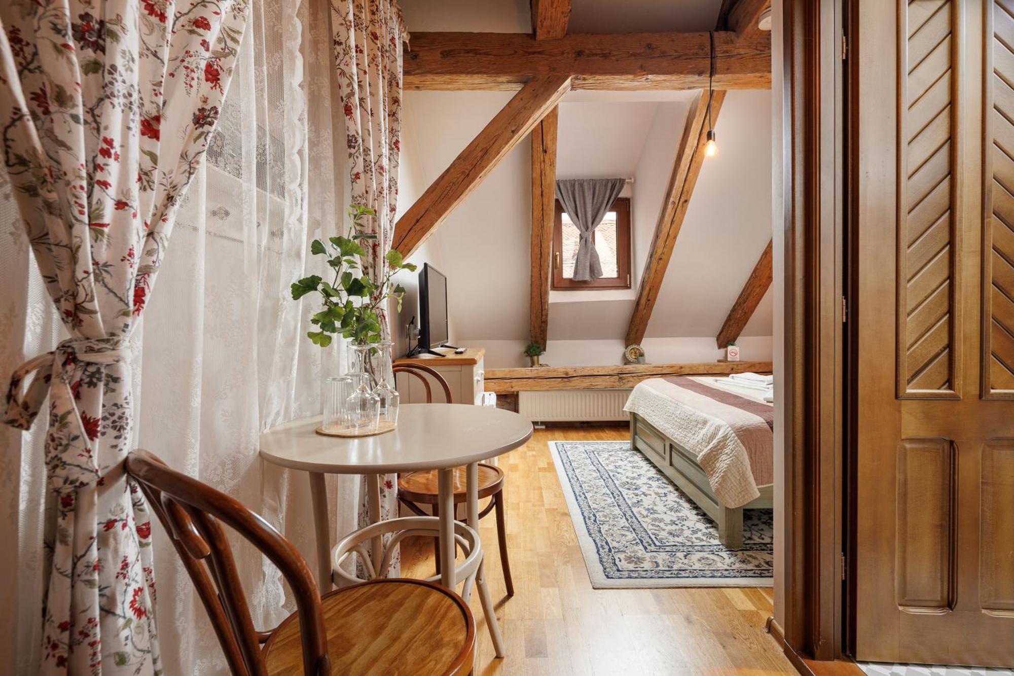 Wood House Republicii Hotel Brasov Luaran gambar