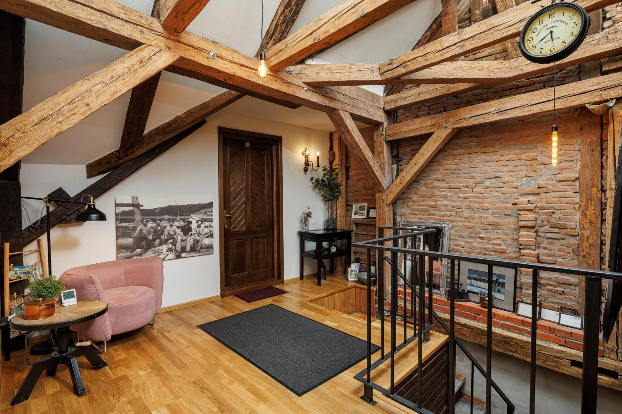 Wood House Republicii Hotel Brasov Luaran gambar