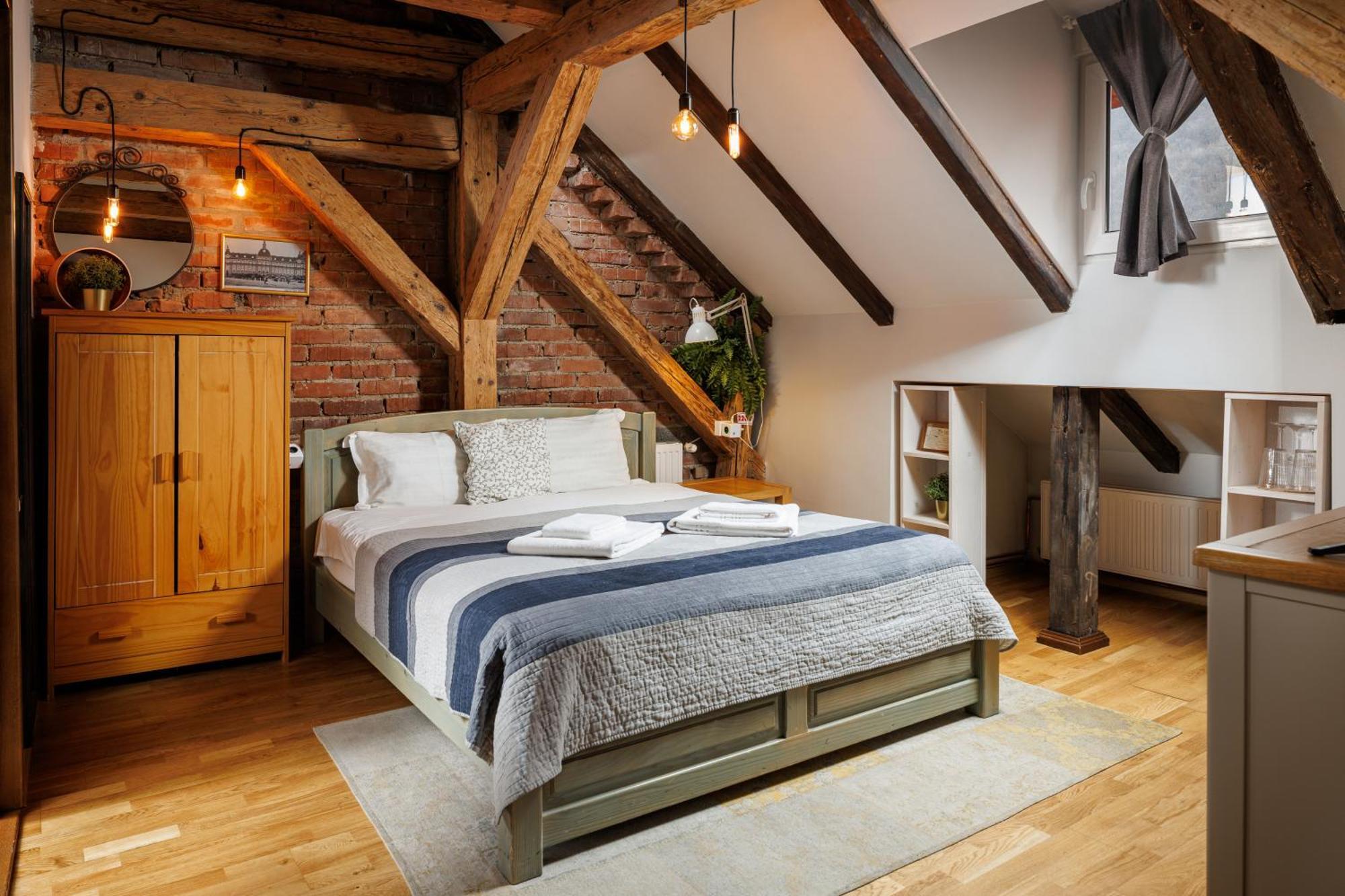 Wood House Republicii Hotel Brasov Luaran gambar