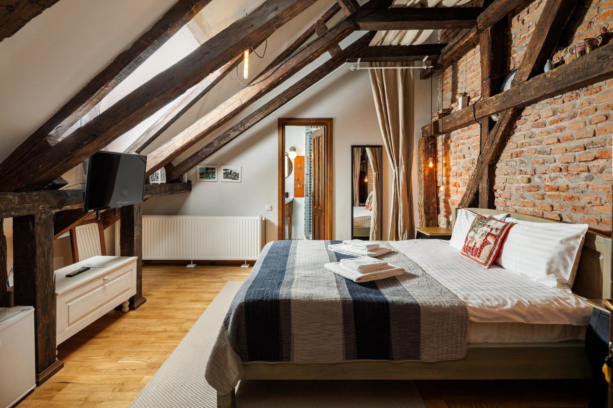 Wood House Republicii Hotel Brasov Luaran gambar