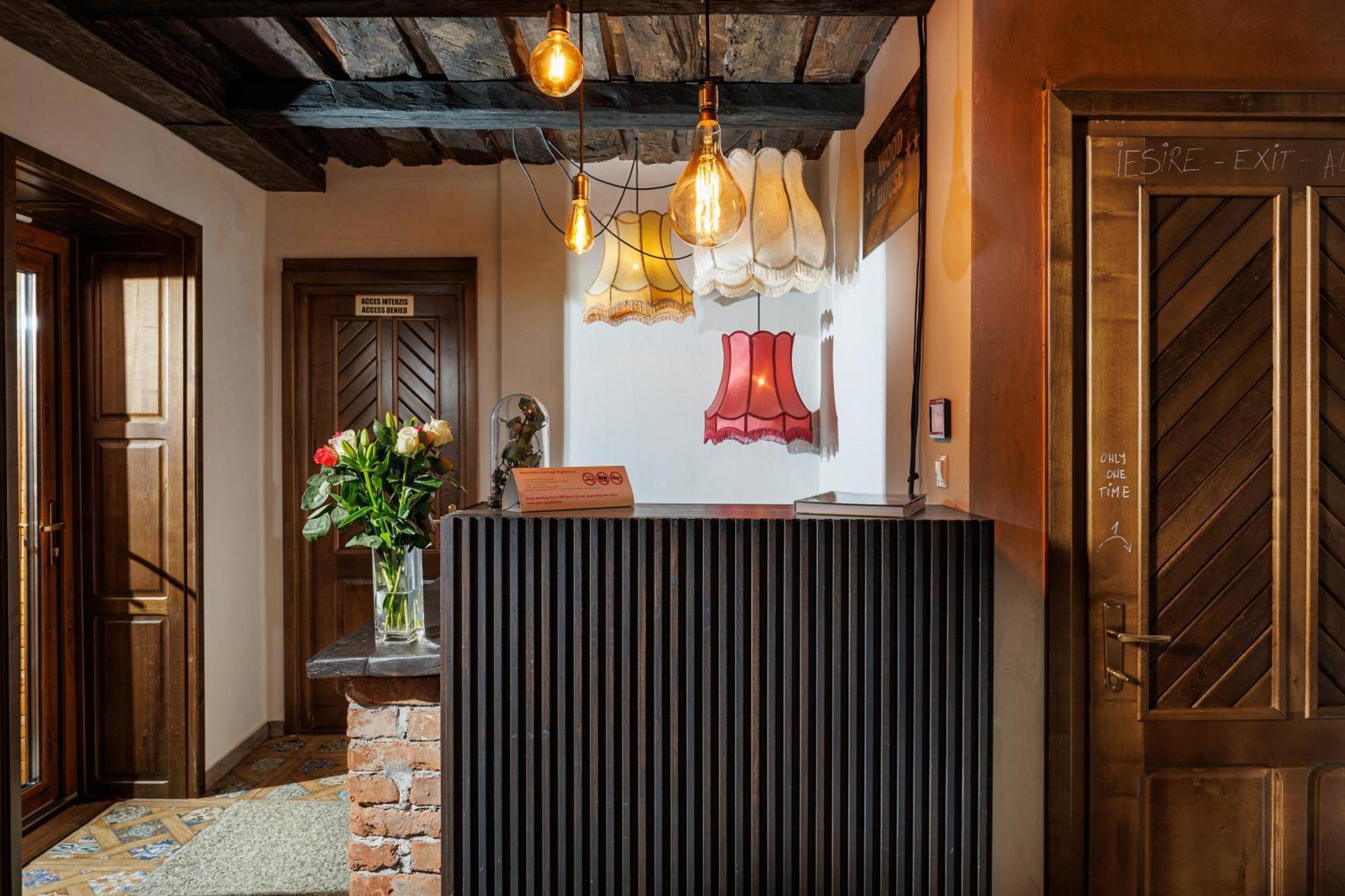 Wood House Republicii Hotel Brasov Luaran gambar