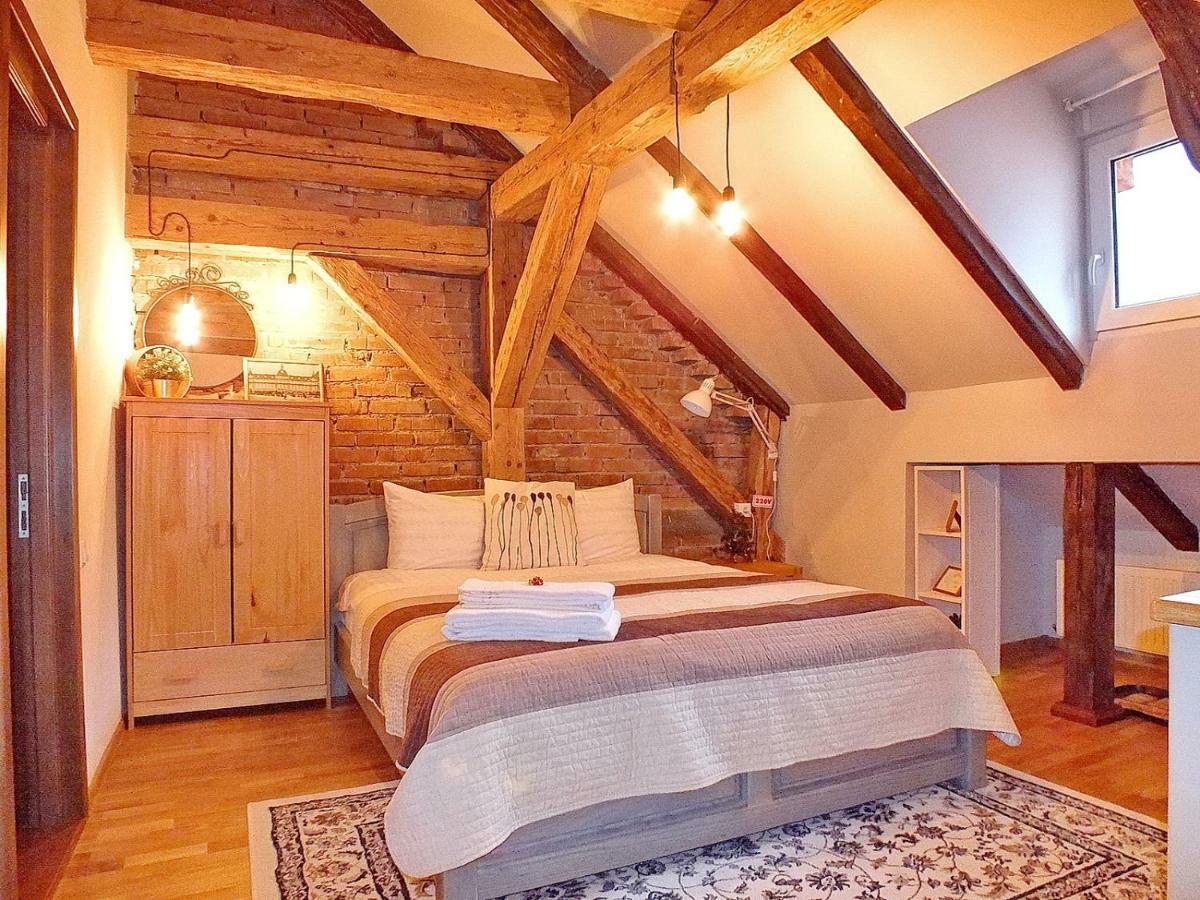 Wood House Republicii Hotel Brasov Luaran gambar