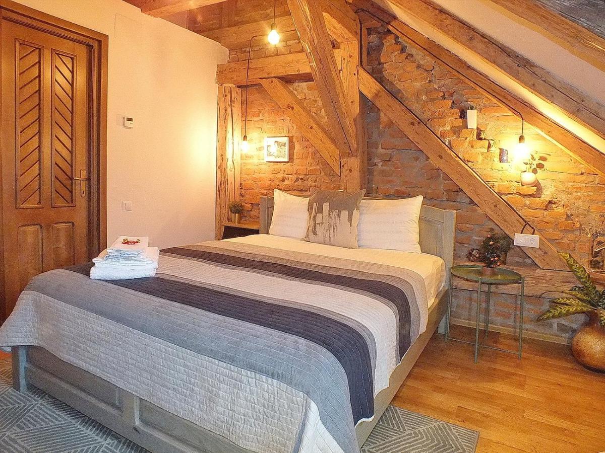 Wood House Republicii Hotel Brasov Luaran gambar